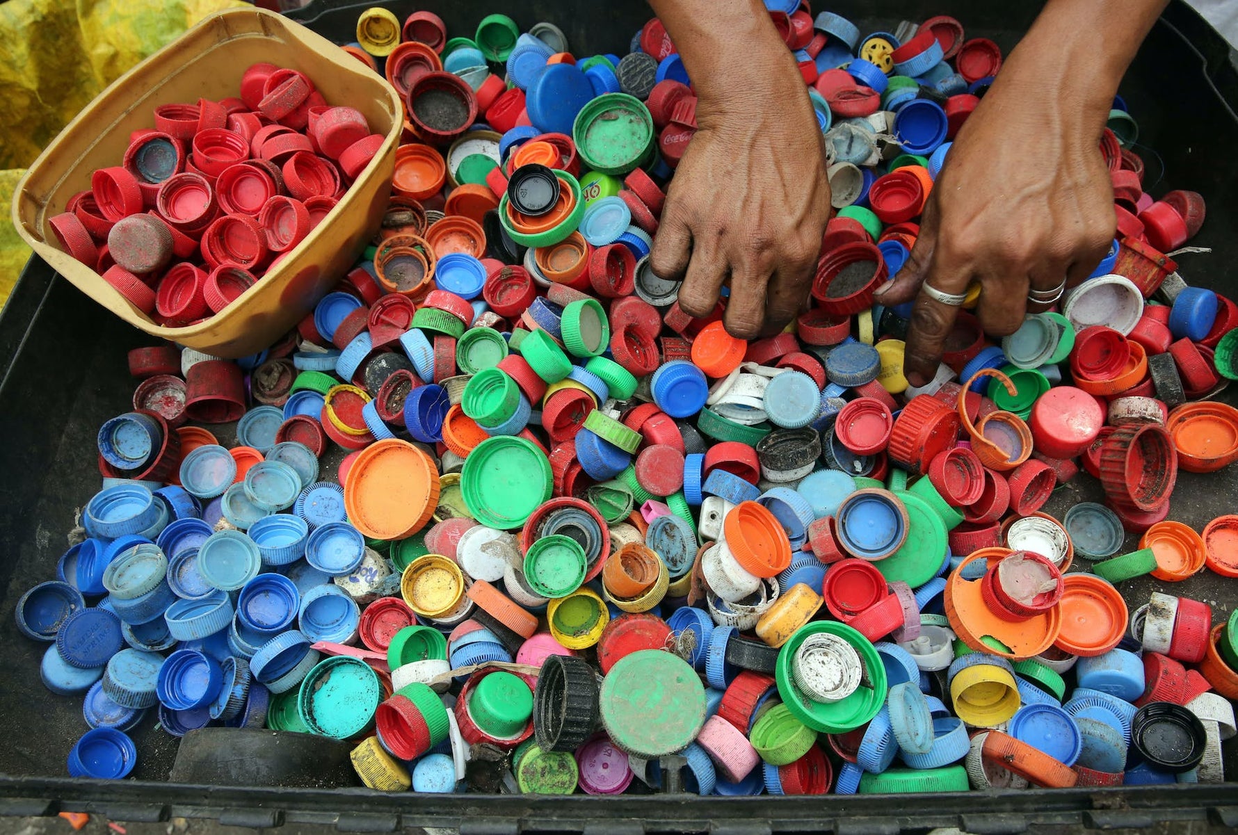 Plastic pollution: say yes to less plastic mess